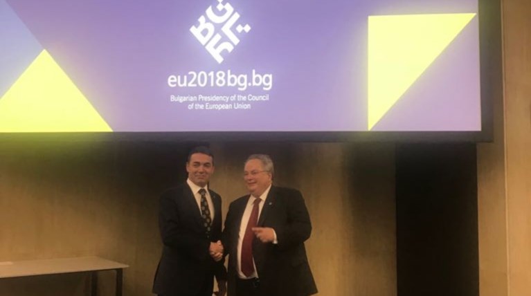 Επαφές Κοτζιά -Ντιμιτρόφ εν αναμονή της ελληνικής πρότασης στο Σκοπιανό
