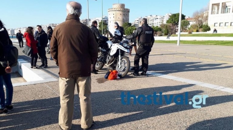 Γυναίκα έπεσε στα νερά τoυ Θερμαϊκού για να δώσει τέλος στη ζωή της ΦΩΤΟ