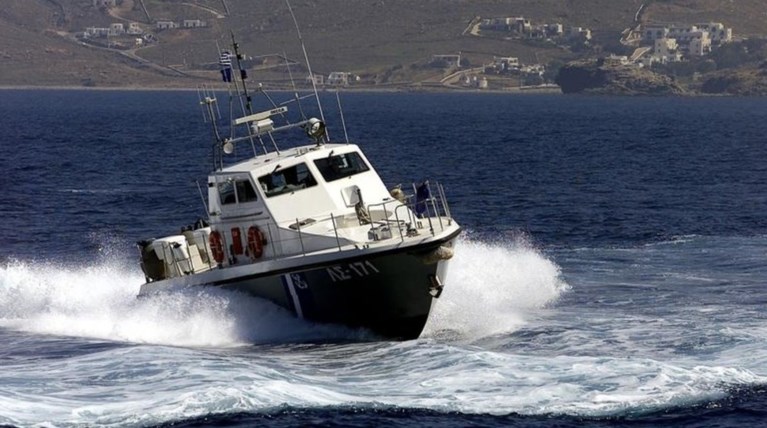 17 Τούρκοι αποβιβάστηκαν στις Οινούσσες και ζητούν πολιτικό άσυλο