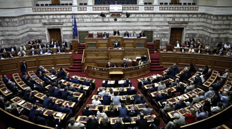 Η στρατηγική των κομμάτων για τη μεγάλη μάχη στη Βουλή