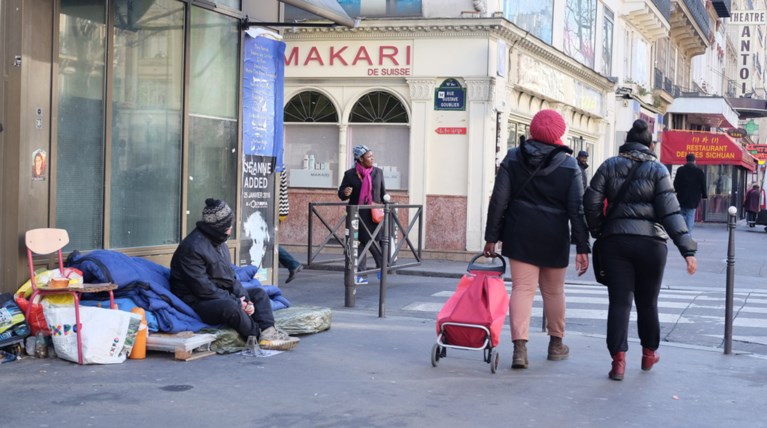Τουλάχιστον 3.000 άστεγοι καταμετρήθηκαν σε μια νύχτα στο Παρίσι