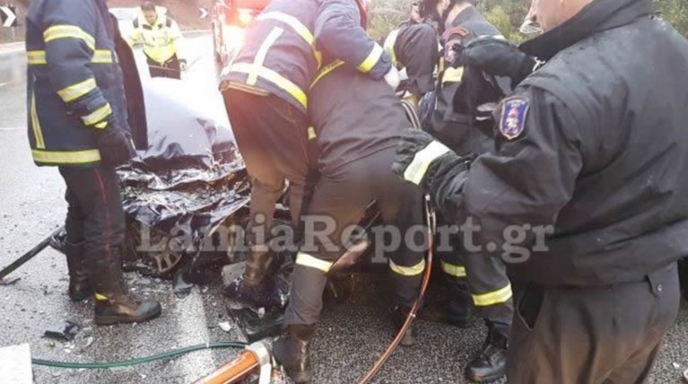Νεκρός οδηγός στην Αθηνών - Λαμίας - Καρφώθηκε σε νταλίκα