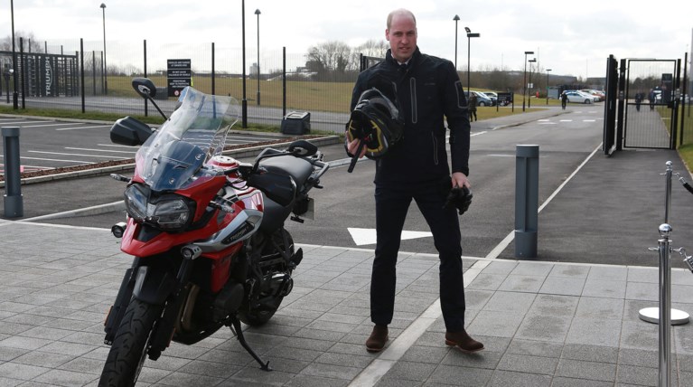 Easy Rider ο Πρίγκιπας Ουίλιαμ: Εκανε βόλτα με μία Triumph Tiger 1200