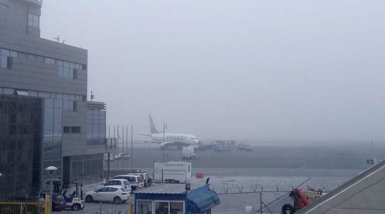 Ταλαιπωρία για τους επιβάτες από τις ακυρώσεις πτήσεων λόγω της κακοκαιρίας