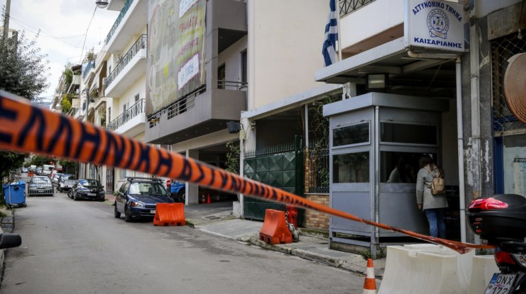 Επίθεση με χειροβομβίδα στο ΑΤ Καισαριανής με τραυματία