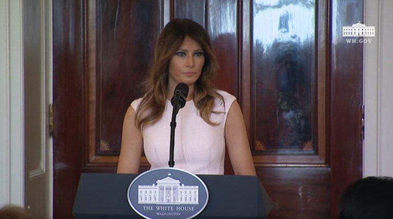 Τα δάκρυα της Μελάνια Τραμπ για τους νεκρούς μαθητές στις ΗΠΑ