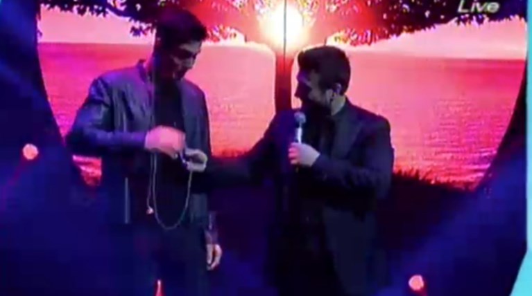 Δείτε τον 18χρονο γιο του Γιάννη Πλούταρχου-Είναι κούκλος & τραγουδάει