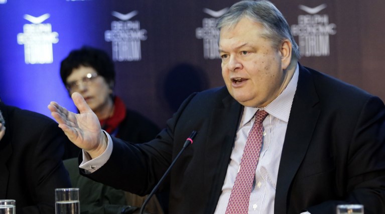 Φόρουμ Δελφών-Βενιζέλος: «Η κυβέρνηση παίζει με τη φωτιά»