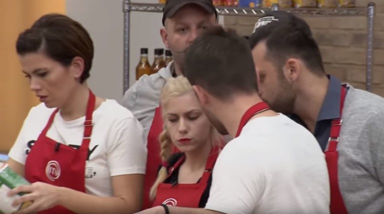 MasterChef: Πανωλεθρία για τους κόκκινους - Υποψήφιες Μάγκυ & Γωγώ;