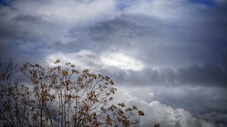 Τοπικές νεφώσεις, βροχές και σκόνη από την Αφρική
