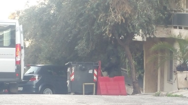 Συναγερμός στο Παγκράτι: Εντοπίστηκαν δύο χειροβομβίδες