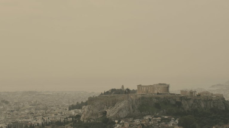 Αφρικανική σκόνη «κάλυψε» την Αθήνα -Αποπνικτική ατμόσφαιρα -εικόνες