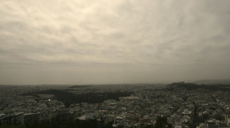Με νεφώσεις, τοπικές βροχές και υψηλή θερμοκρασία ξεκινά η εβδομάδα