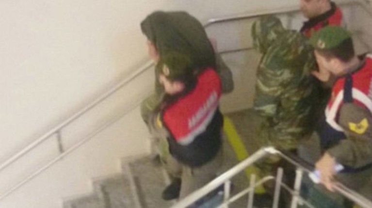 Τουρκικά ΜΜΕ: Απορρίφθηκε το αίτημα αποφυλάκισης των 2 ελλήνων στρατιωτικών