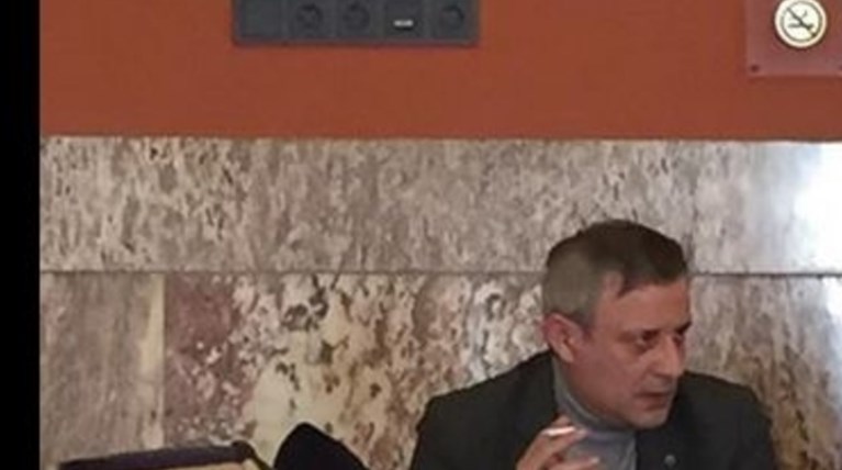 Οι θεριακλήδες του ΣΥΡΙΖΑ: Μετά τον Σπίρτζη & ο Βέττας με «λαθραίο» τσιγάρο