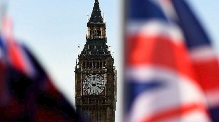 Η Μέι απειλεί με μποϊκοτάζ το Μουντιάλ!