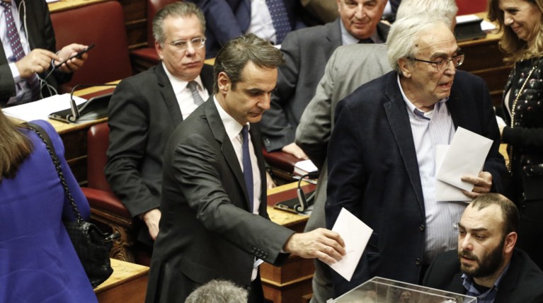ΝΔ: Οι εσωτερικές γκρίνιες, η απείθαρχη ΚΟ και οι "κίτρινες κάρτες"