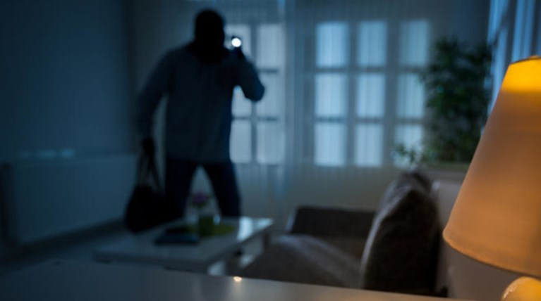 Συνελήφθη 1 χρόνο μετά για άγρια ληστεία με βιασμό στο Περιστέρι