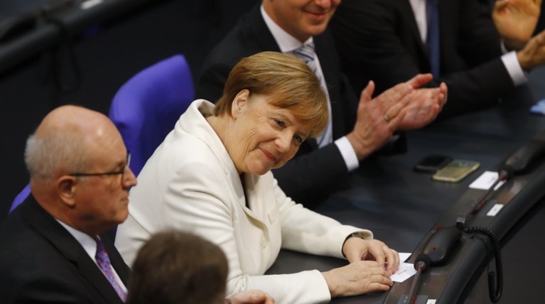 Καγκελάριος για 4η φορά η Ανγκελα Μέρκελ-με τη μαμά της στην ορκωμοσία