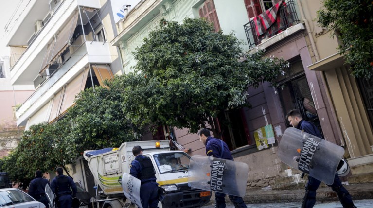 Καταδρομική προσπάθεια ανακατάληψης του κτιρίου στο Κουκάκι