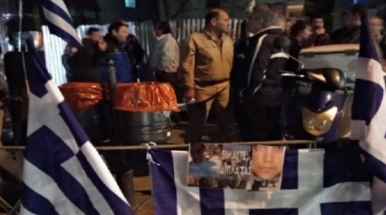 Συγκέντρωση για τους δύο Έλληνες στρατιωτικούς στο τουρκικό προξενείο