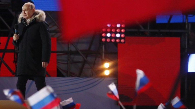 Mέχρι το 2024 στο Κρεμλίνο ο Πούτιν - Ανετη νίκη στις εκλογές