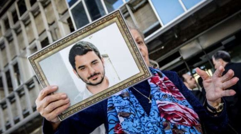 Λύγισε η μητέρα του Μάριου Παπαγεωργίου στο Εφετείο