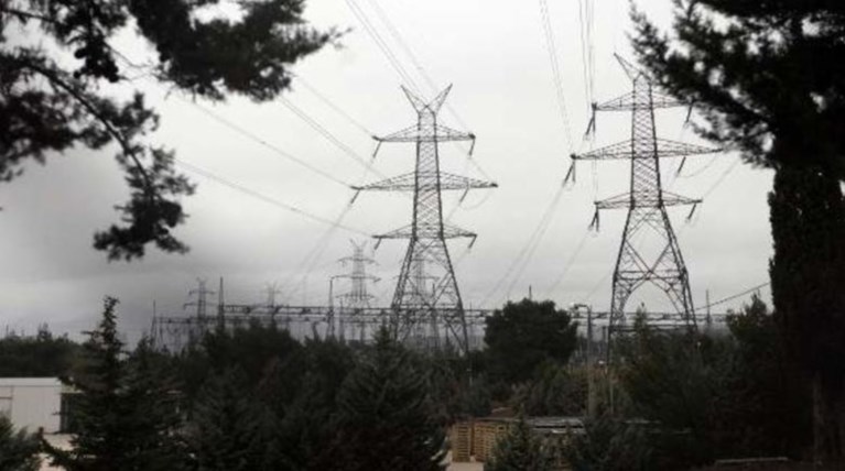 Μπλακ άουτ σε πολλές περιοχές της νότιας Αττικής λόγω της καταιγίδας