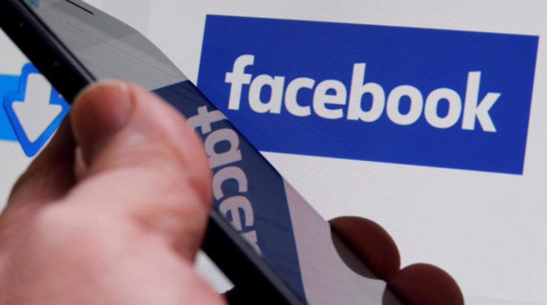 Eισαγγελείς ξεψαχνίζουν τα αρχεία Facebook-Cambridge Analytica