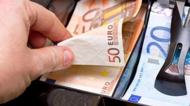 Πώς αμείβεται η 25η Μαρτίου, που «πέφτει» Κυριακή