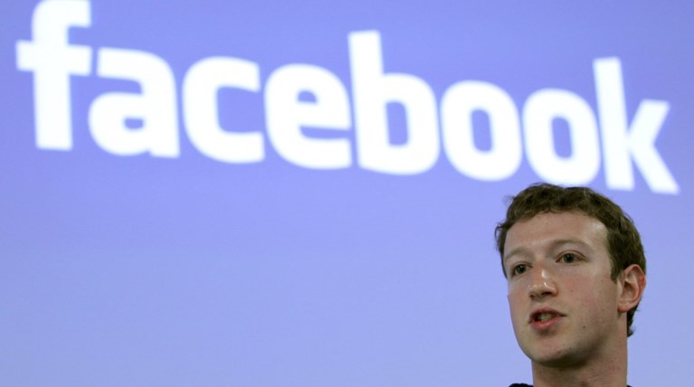 Σκάνδαλο Facebook: Ένταλμα έρευνας στα γραφεία της Cambridge Analytica