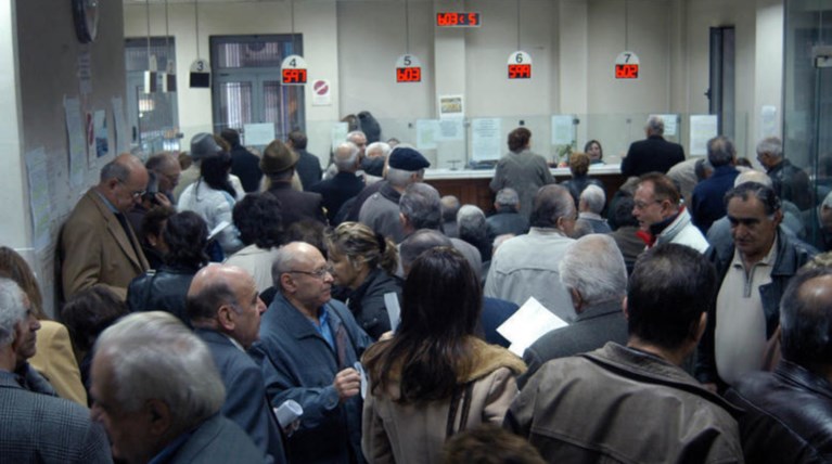 Στους τραπεζικούς λογαριασμούς το Κοινωνικό Εισόδημα Αλληλεγγύης