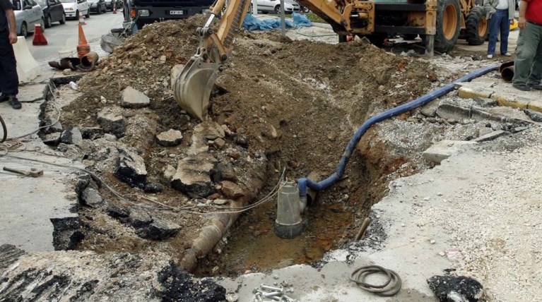 Χωρίς νερό η Θεσσαλονίκη: Κλείνουν σχολεία, προβλήματα σε νοσοκομεία