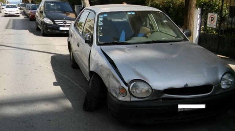 Εχασε τον έλεγχο και πήρε παραμάζωμα αυτοκίνητα - Εικόνες