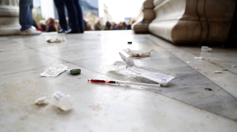 "Καμπανάκι" Καμίνη στην κυβέρνηση: ναρκω-εμπόριο σε κεντρικές πλατείες