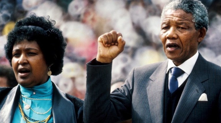 Πέθανε η επί 38 χρόνια σύζυγος του Μαντέλα, Ουίνι Μαντικιζέλα-Μαντέλα