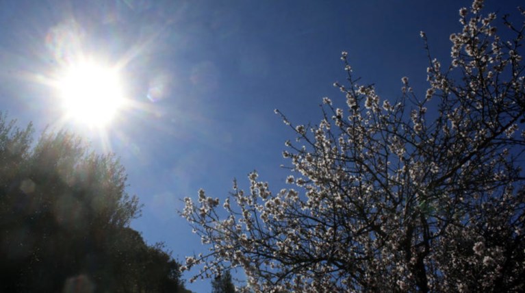 Αίθριος καιρός σε όλη τη χώρα με αραιές νεφώσεις