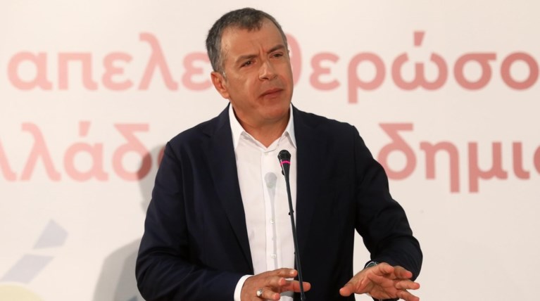 Θεοδωράκης: Να κλείσουμε τα μέτωπα με ΠΓΔΜ - Αλβανία