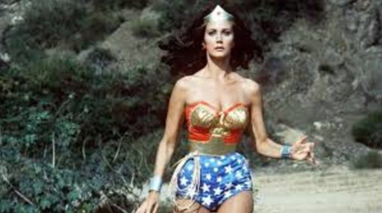 Λίντα Κάρτερ: Η πρώτη Wonder Woman με αστέρι στη Λεωφόρο του Χόλιγουντ
