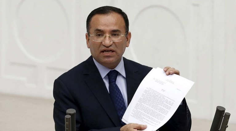 Μποζντάγ: Ανίκανοι Έλληνες πολιτικοί προσπαθούν να χαλάσουν τις σχέσεις μας
