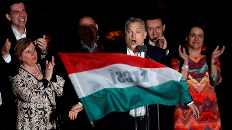 Θρίαμβος του ακροδεξιού Όρμπαν - "Πάγωσε" η Ευρώπη