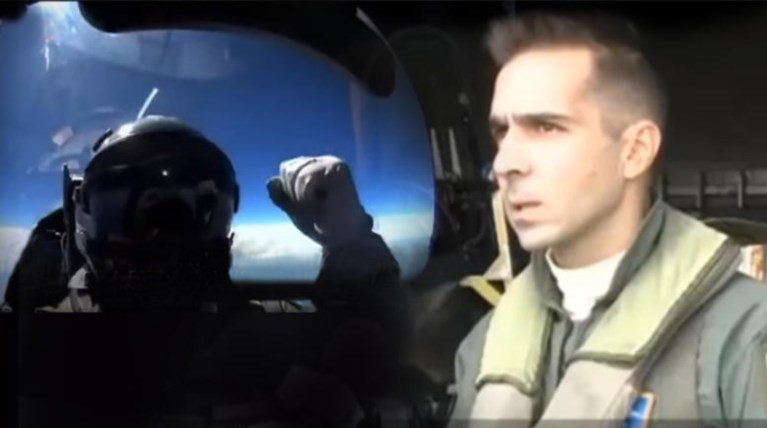 Αυτά είναι τα τελευταία λόγια του πιλότου: «Ακολούθα με...»
