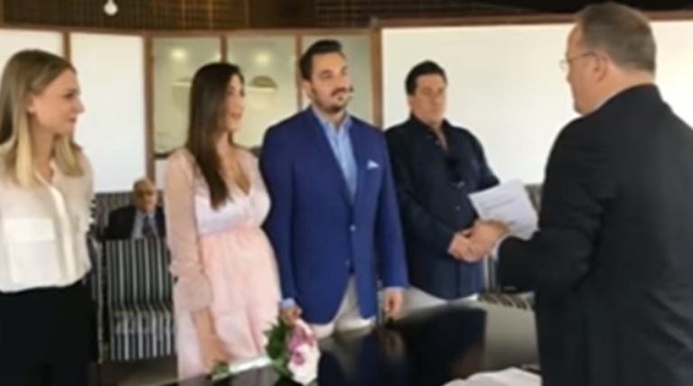 "Παντρεύτηκα & χάρηκε η μαμά μου"- Ο γάμος Πετρουτσέλι-Γούτου