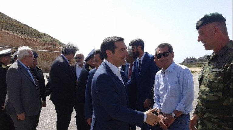 Τρολάρει ο Τσίπρας στο Καστελόριζο: Δεν ήρθα για διάγγελμα