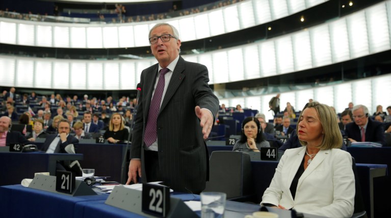 Γιούνκερ: Δεν θέλω να δω τον πόλεμο να επιστρέφει στα Βαλκάνια