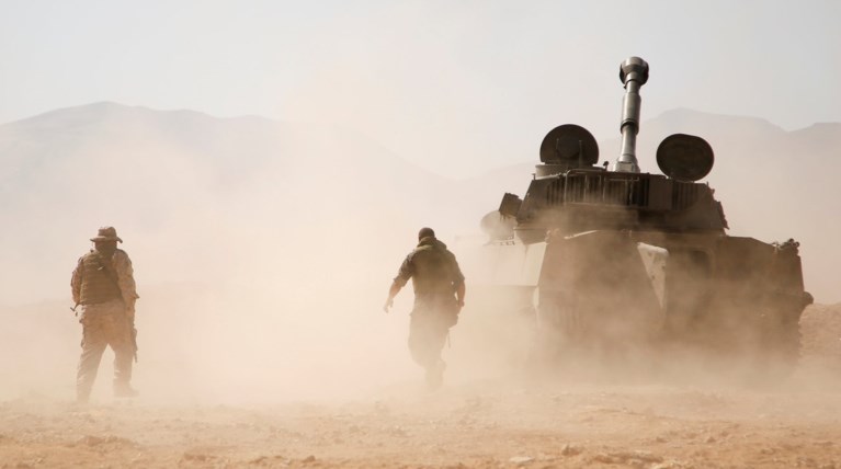 Ο συριακός στρατός βομβαρδίζει θέσεις του ISIS