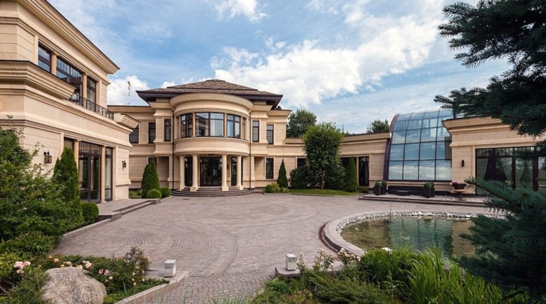 Πολυτελείς βίλες για εύπορους φιλάθλους ενόψει του Mundial στη Μόσχα
