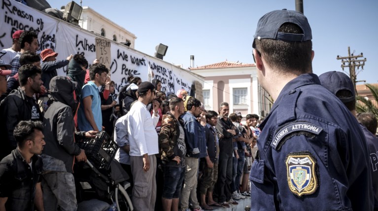 Μυτιλήνη: Ένταση όταν ζητήθηκε από πρόσφυγες να φύγουν από πλατεία
