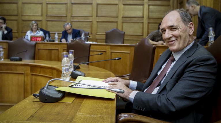 Επικό σχόλιο της Καρακώστα για το ...κέρασμα του Σταθάκη