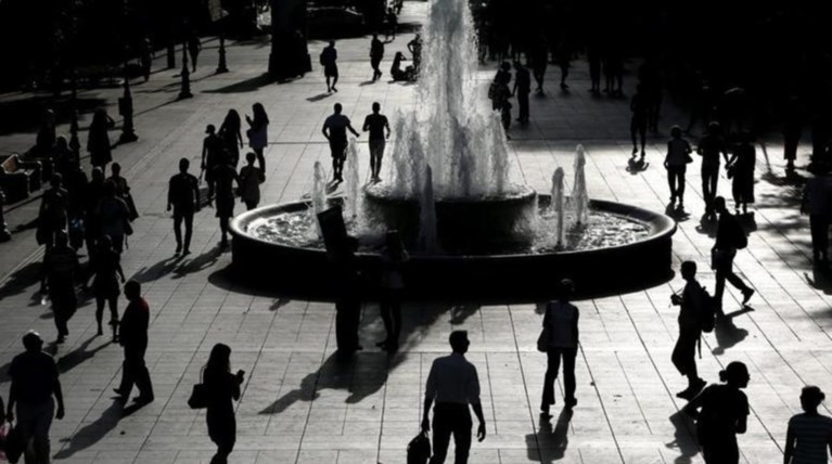 H υπερφορολόγηση έφερε πλεόνασμα «μαμούθ» για το 2017